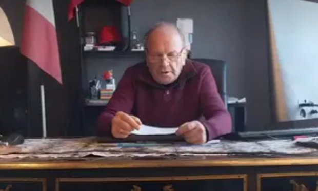 Petition : Laissez un homme de 71 ans faire venir son fils adoptif en France !