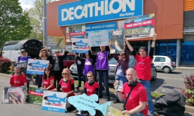 Petition : Decathlon Herblay : Stop à la vente de poissons pour être torturés !