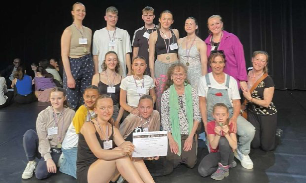 Petition : Non au licenciement d'Isabelle CATHELOT Professeur de Danse - ACLC Cordemais