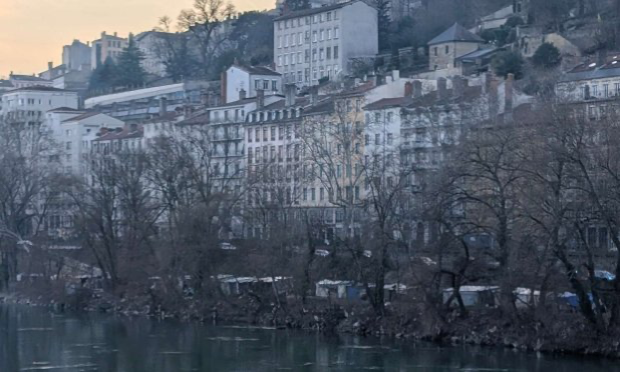 Petition : Danger : pollution atmosphérique et combustion plastique, bois sur les berges du Rhône