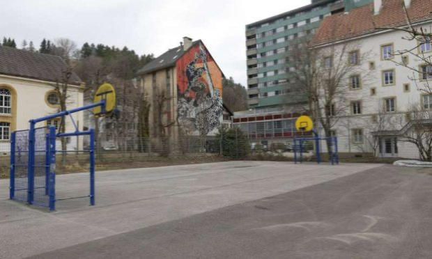 Petition : Non à la destruction du terrain bleu du locle !