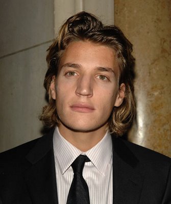 Pétition pour que Jean Sarkozy succède directement à son Père au poste de Président de la République 