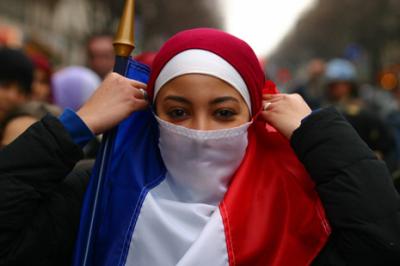 Stoppons les lois visant le voile islamique !