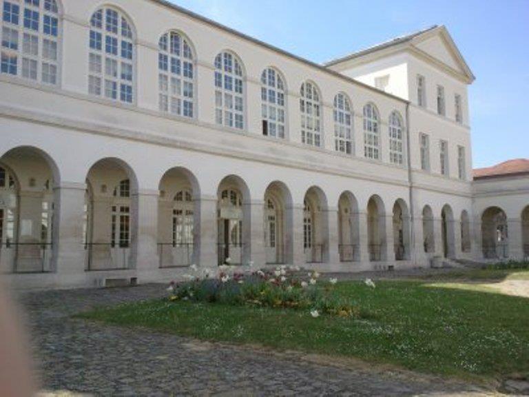 Contre la fermeture du service d'oncologie pédiatrique du Docteur Nicole Delepine