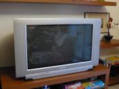 Pour le retour du tube cathodique et des écrans L.C.D. à rétro-éclairage à tube néon.