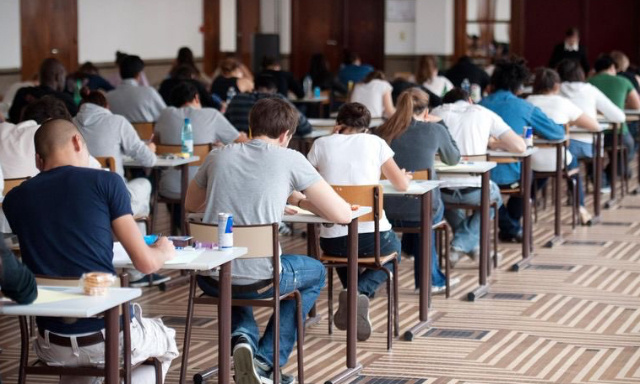 Contre le port du masque à l’école secondaire