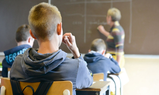 Contre le port du masque dans le secondaire/ Tegen het dragen van maskers op de middelbare school