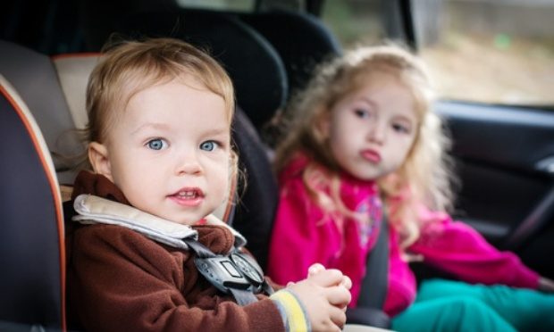 Laissez mes filles aller dans la même maternelle !
