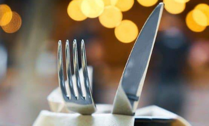 STOP aux masques obligatoires pour les restaurateurs, traiteurs et serveurs !