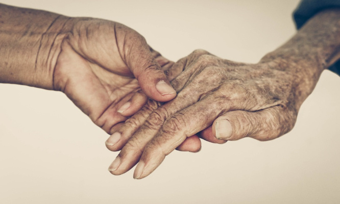 Les EHPAD doivent justifier et détailler leurs prestations (dépendance et hébergement).