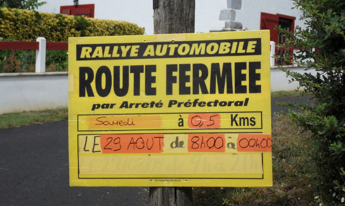 Contre le rallye automobile au coeur du village d'Armendarits