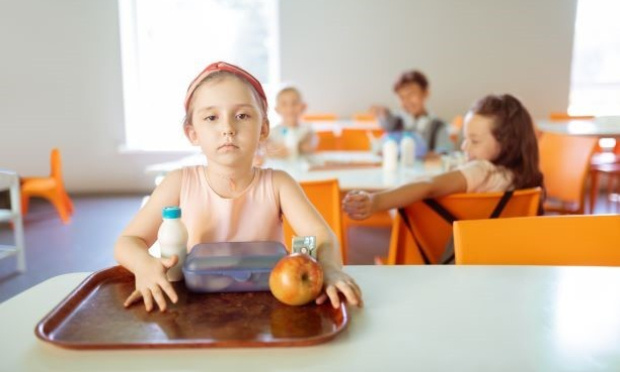 Cauchemar en cantine scolaire - Stop à l'empoisonnement de nos enfants !