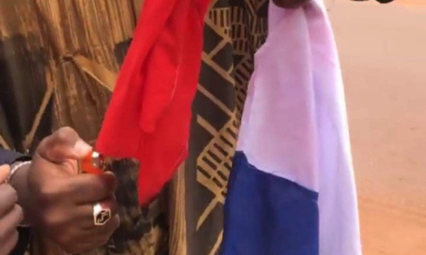 Pour que le chef de la LDNA soit déchu de la nationalité Française