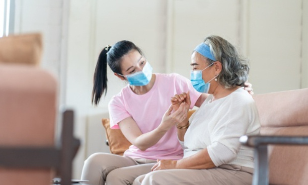 Covid-19 : Nous, septuagénaires (et +), refusons que nos jeunes soient sacrifiés pour sauver les anciens que nous sommes