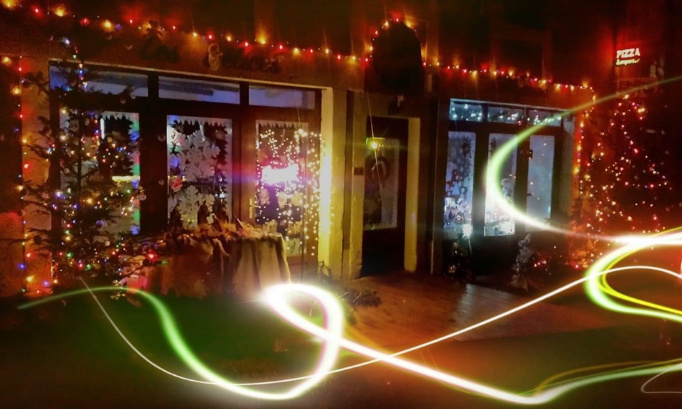 Pour garder notre seul commerce !