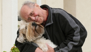 Pour que les résidents des maisons de retraite gardent leurs animaux de compagnie !