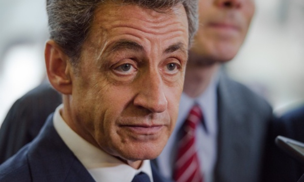 Pour soutenir l'ancien Président de la République suite à sa nouvelle mise en examen.