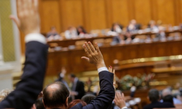 Contre la violation des droits fondamentaux de l'individu et limitation de l'exercice libre de l'activité commerciale dans le cadre des mesures de lutte contre la pandémie de Covid-19