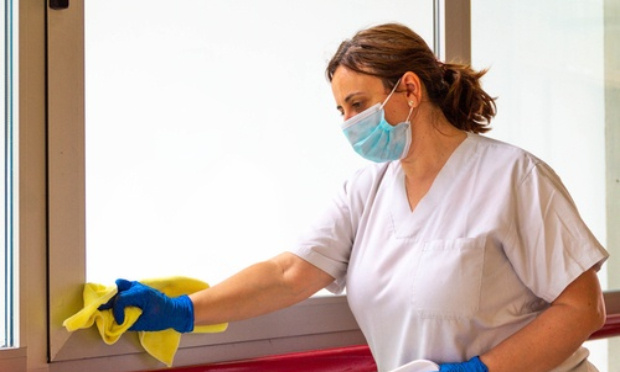 SOS : aides-ménagères en détresse ! / SOS : Help, Huishoudhulp in nood !