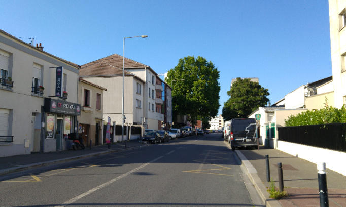 Stop aux courses automobiles rue de Romainville et de Montreuil