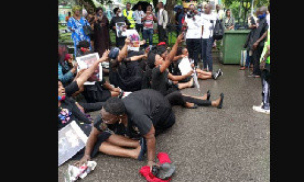 Kumba, que les enfants aient la possibilité d'aller à l'école : qu'ils soient protégés contre les terroristes !