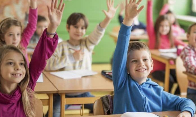 Droit à l'instruction à visage découvert