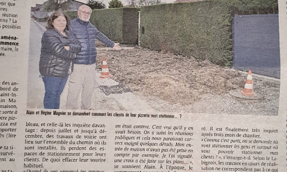 Pour le stationnement devant la Pizzeria :  Allo Pizza des 2 Caps et contre la pelouse qui l'en empêche