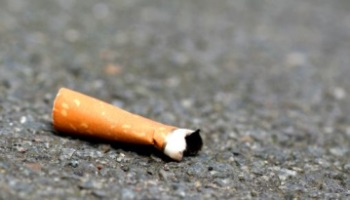 Pour l'interdiction de fumer et de jeter les mégots dans la rue !