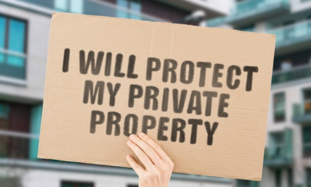 Soutien au propriétaire qui a fini en garde à vue après avoir délogé des squatteurs de sa maison 