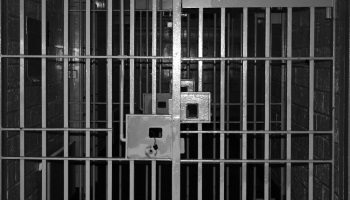 Contre l'autorisation des téléphones portables en prison !