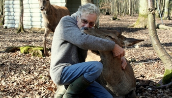 Pour que ce garde-forestier garde sa biche !