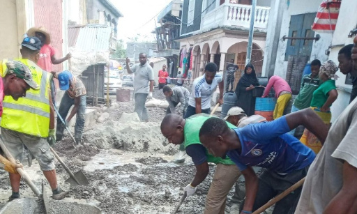 Contre la destruction du Bâtiment emblématique de Sanfil et la création d'une école primaire à la place publique de Sans-fil.