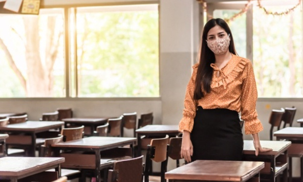 Maîtresses non remplacées des classes bondées à 45 élèves en pleine crise sanitaire