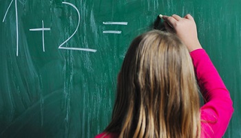 Non à la fermeture de classe à l'école de Bassoues !