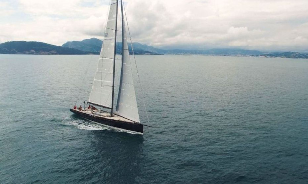 Pour l'interdiction des bateaux à moteur et le retour des voiliers