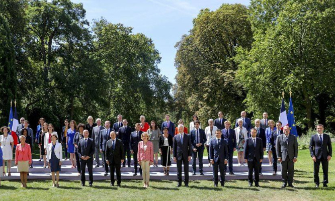 Président et Gouvernement, vaccinez-vous en premier !
