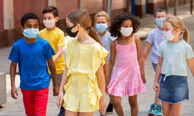 Nous proposons de retirer le port du masque obligatoire du protocole sanitaire dans les écoles primaires, dès maintenant.