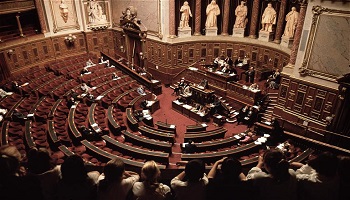 Sénateur = emploi fictif ? Halte aux absences rémunérées.