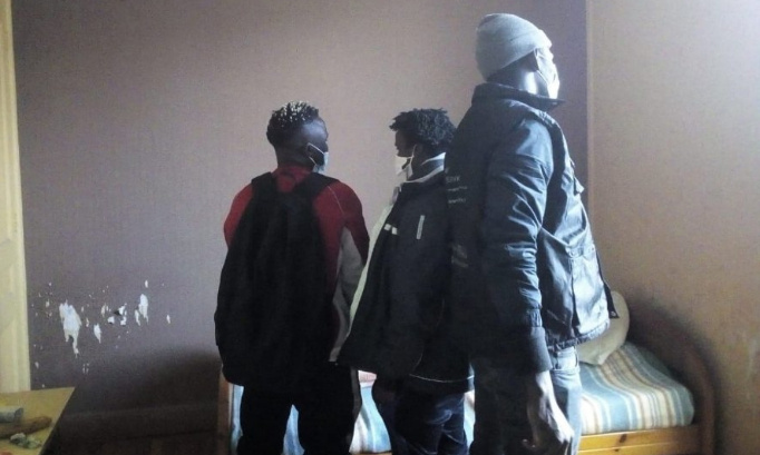 Rétablissement de l'eau, du chauffage et de l'électricité dans les 8 logements sociaux réquisitionnés par des familles sans-logis avec le soutien de DAL dans le quartier de l'Abbaye (Grenoble) et relogement pour toutes et tous !