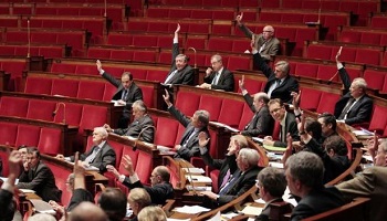 Arrêtons le gaspillage : 1 député sur 2 !