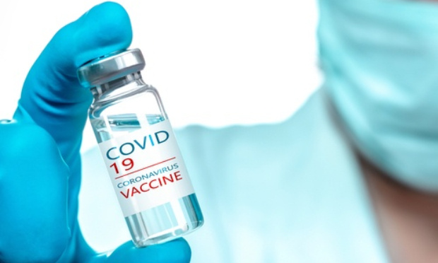 Pour que tous les hommes politiques se fassent vacciner à titre d’exemple !