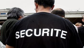 Enlèvement chiens de vigile enfermés dans le coffre d'une voiture