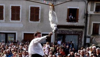 La Fête du cou de l'oie : la honte d’Arfeuilles (Allier) !