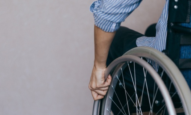 Agression morale, physique, violence et abus financiers