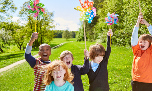 Contre le raccourcissement des vacances d’été en Belgique dès 2022 !