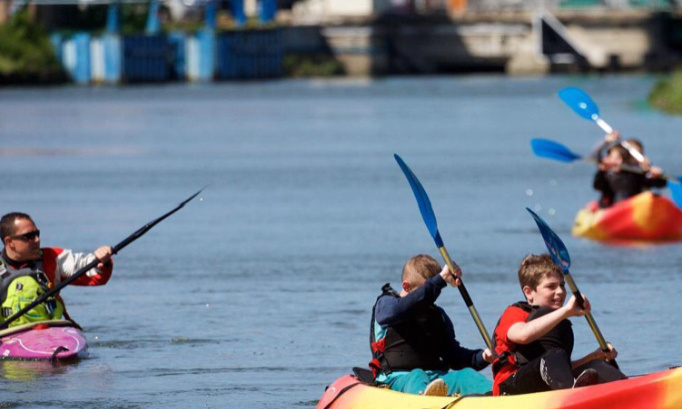 Non à la fermeture de la base de canoë !