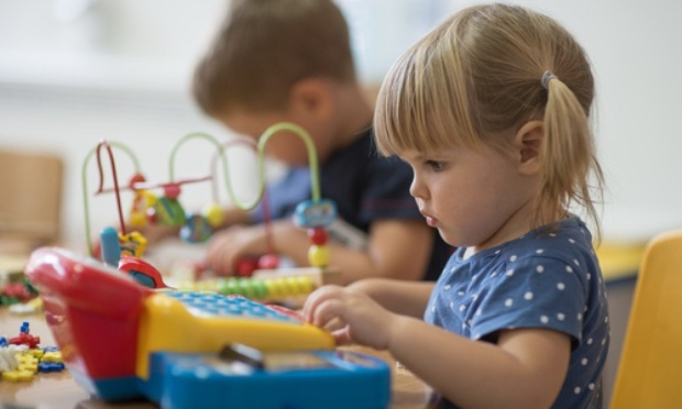 1 ATSEM par classe de maternelle