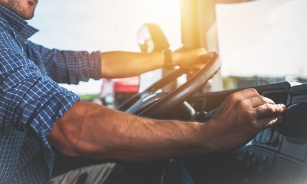 Manger à table pour les professionnels de la route et les BTP