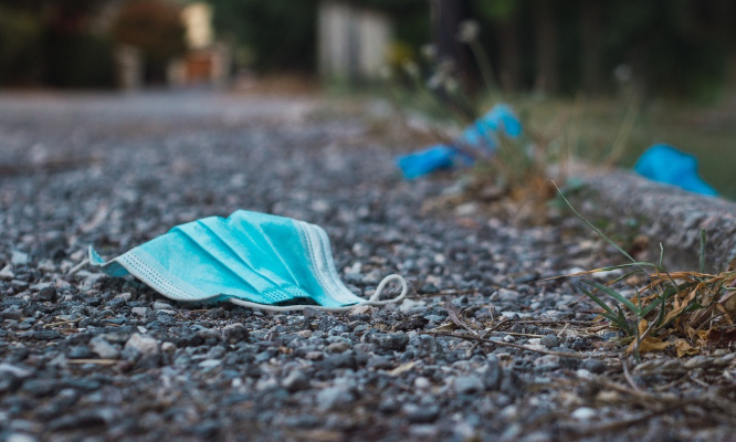COVID - Interdisons l'usage et la vente de masques jetables polluants et favorisons la production de masques écologiques.
