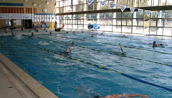 Contre la discrimination tarifaire selon le lieu d'habitation dans les piscines municipales !